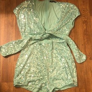 😎 TOO HOT turquoise SequinWomen Culottes
3rd picture is more accurate color 😎